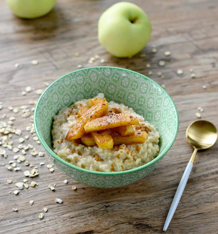 Warm porridge with stewed apple