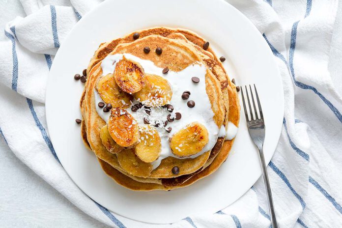 Fluffy chocolate pancakes with yoghurt & banana