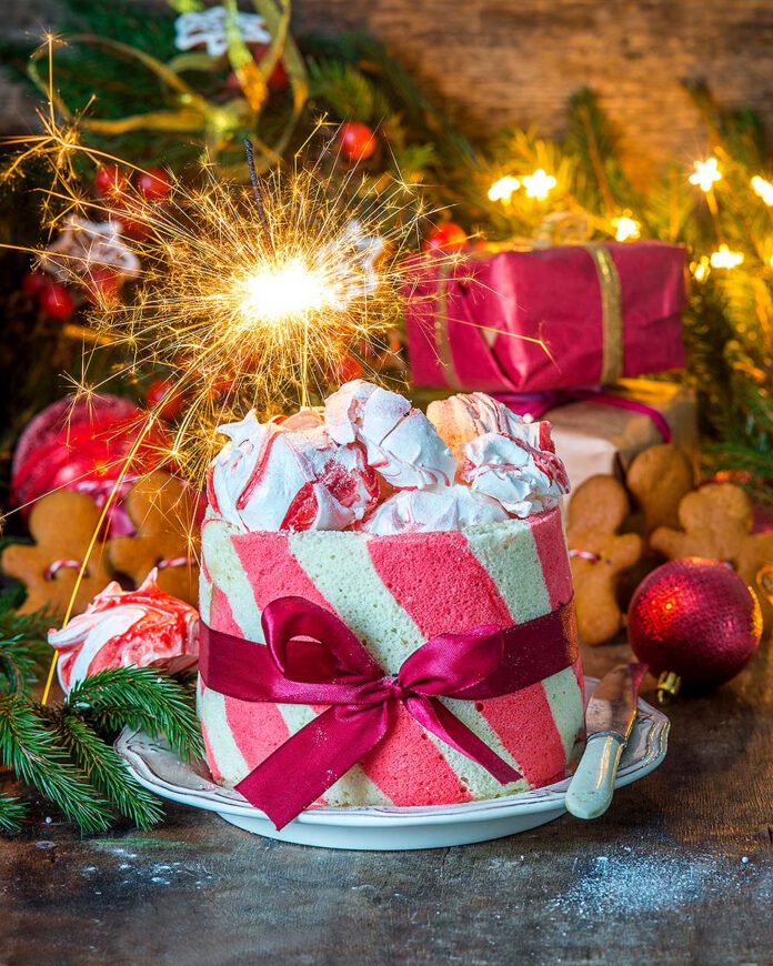 Red White Christmas Cake