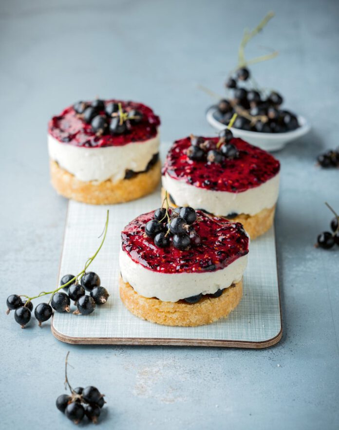 Cassis-Mascarpone Tartlet