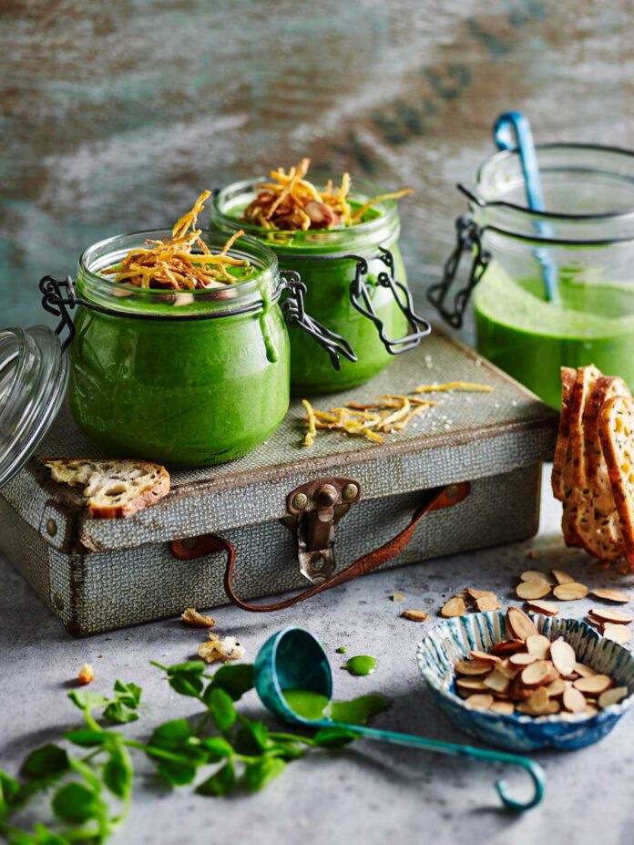 Hot or cold green smoothie