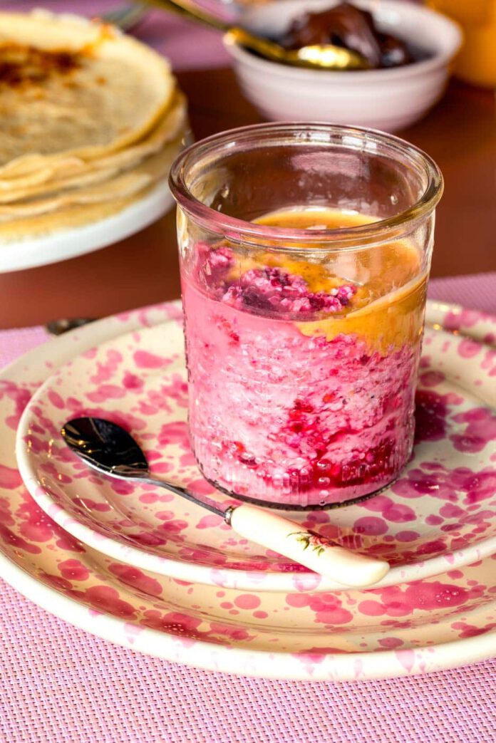 Gluten-free overnight oats with raspberries & peanut butter