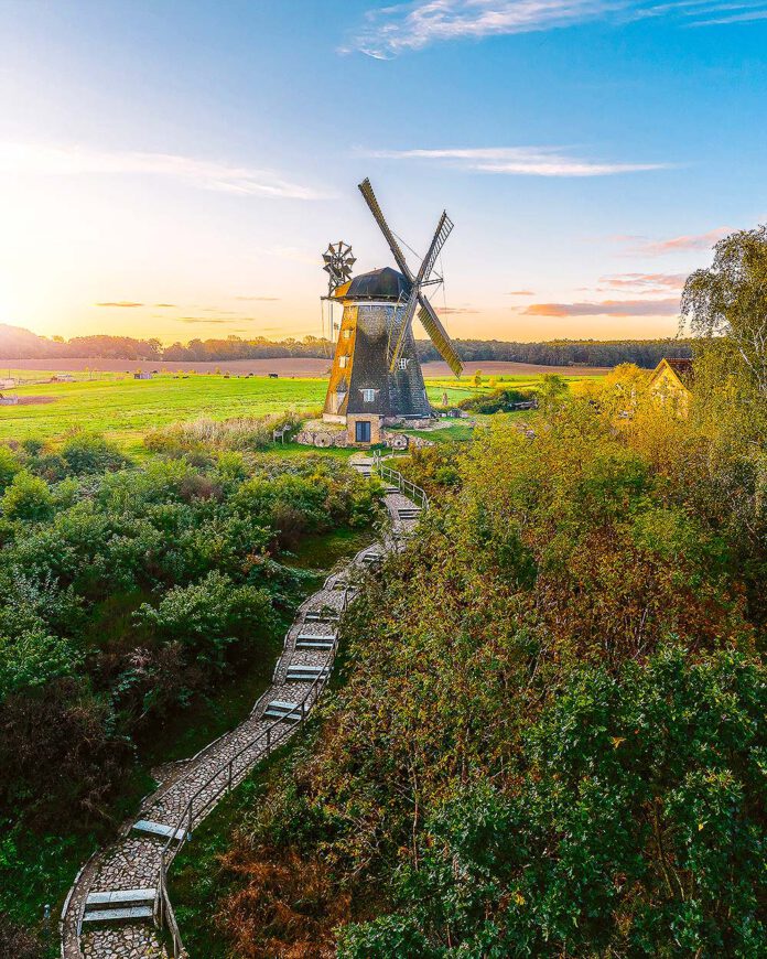 Hollanderwindmuhle-in-Benz