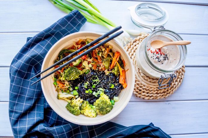 Black-Rice-Noodle-Veggie-Bowl_web
