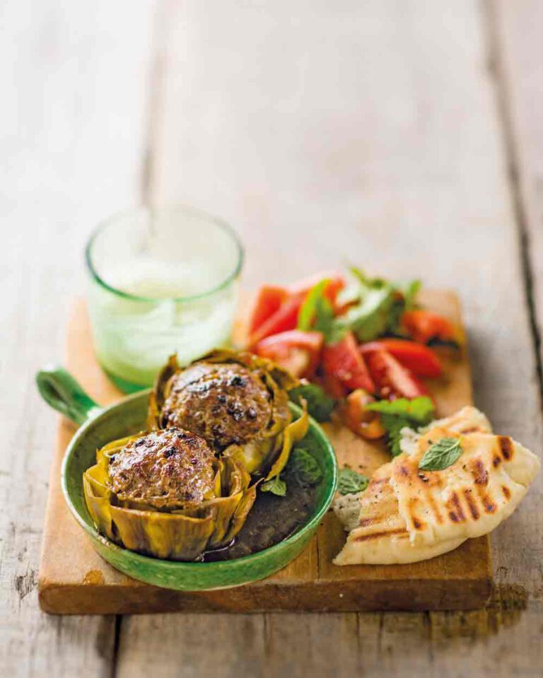 Artichokes stuffed with lamb and peppermint