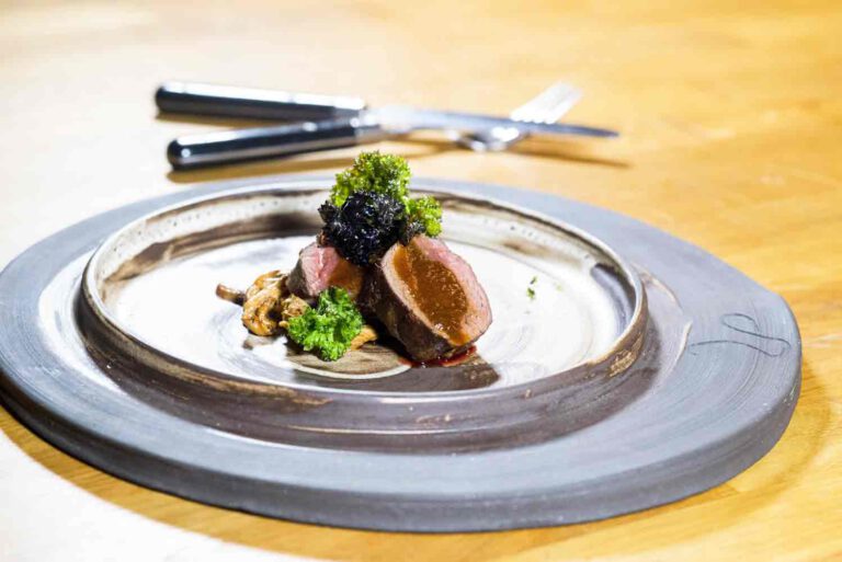 Hirschkuh filet mit Grünkohl