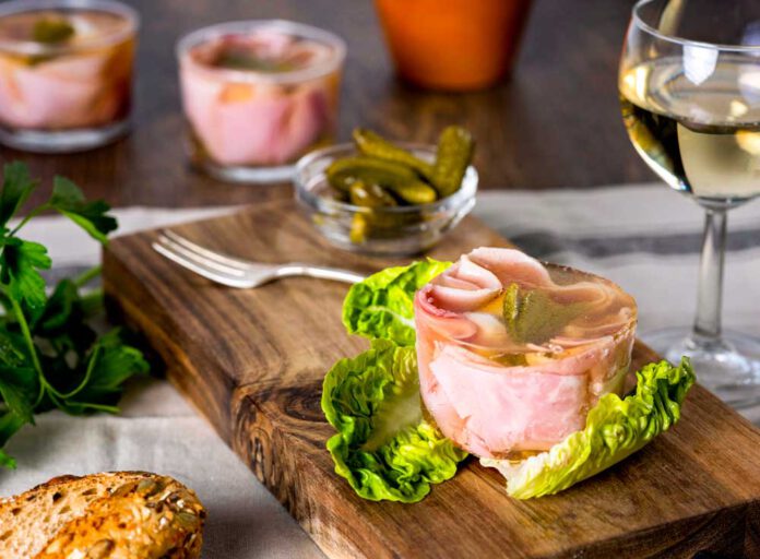 Eeër am Jelli Eggs in Aspic