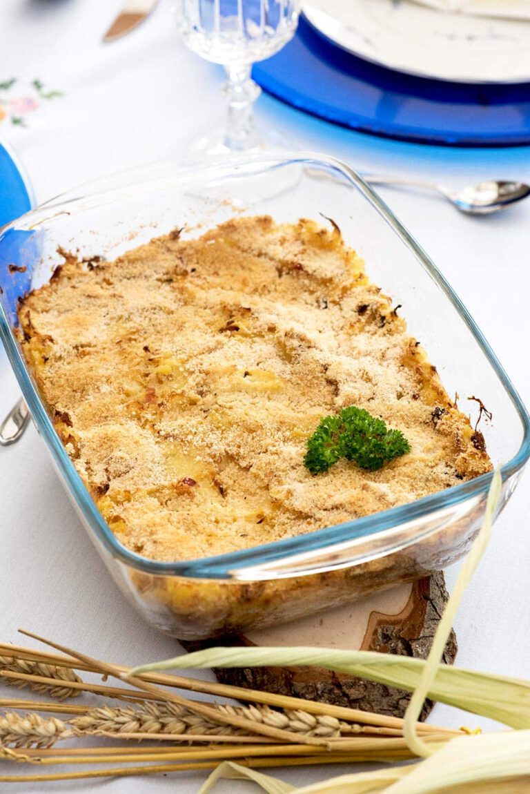 Mashed potato with sauerkraut and smoked meat