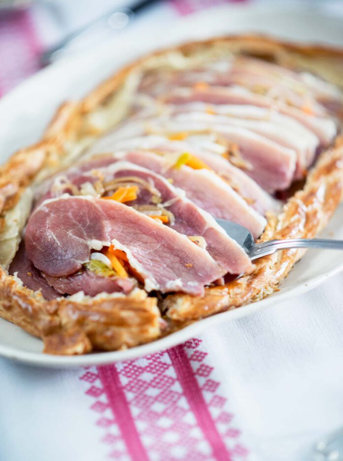 Waarm Ham am Deeg (Warm ham wrapped in bread)