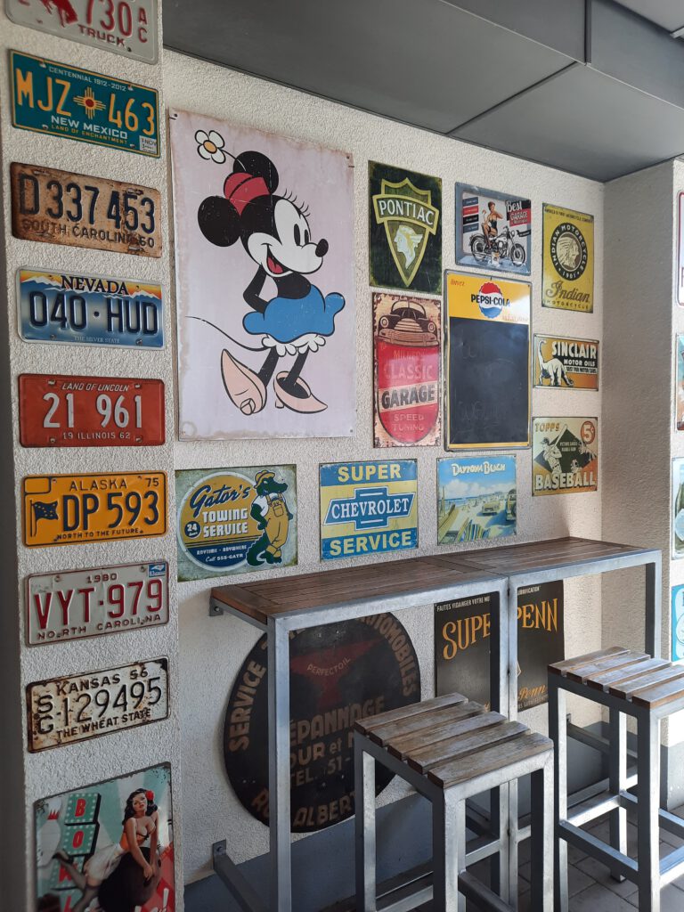 Lou’s Diner : great burgers !