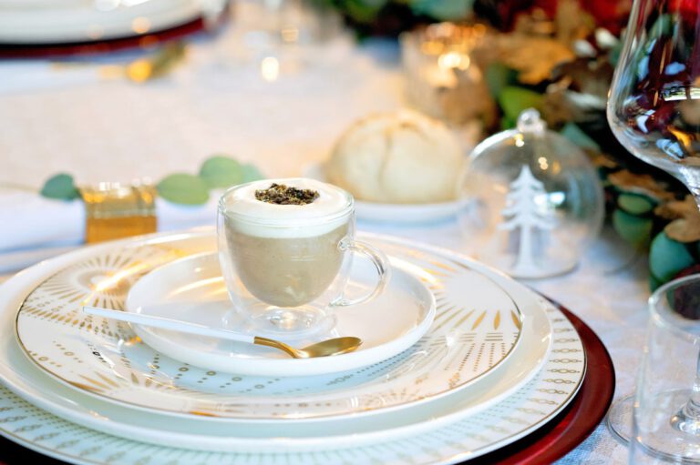 Steinpilz-Cappuccino mit Trüffelsahnehaube