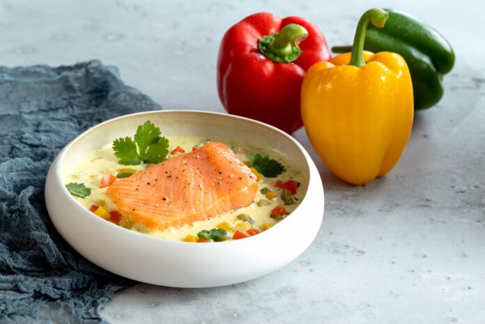 Salmon-in-a-colourful-pepper-soup-with-coconut-milk-curry