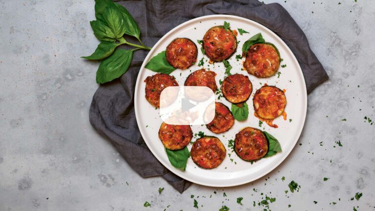 Zucchini mini-pizza