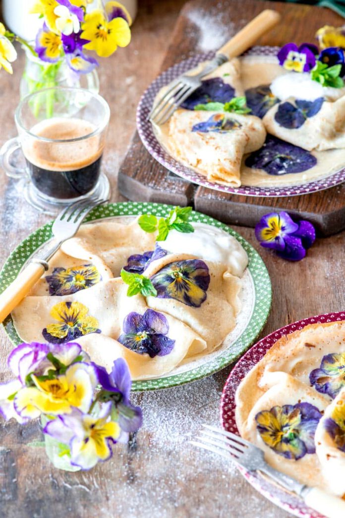 Crêpes with violets