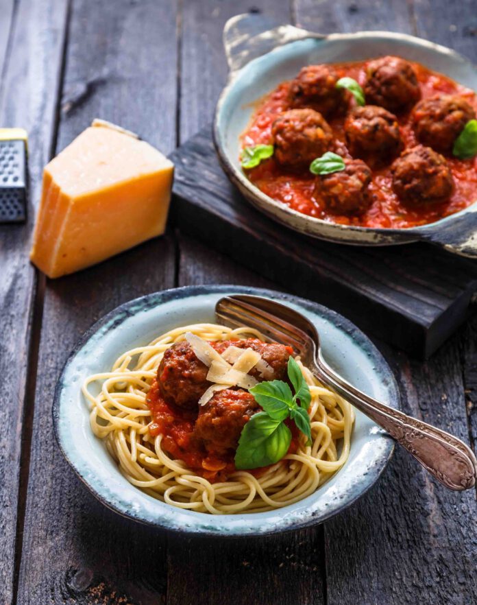 Spaghetti with meatballs and tomato sauce