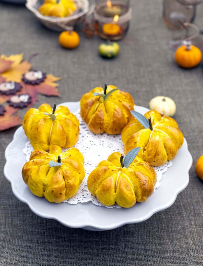Pumpkin Buns