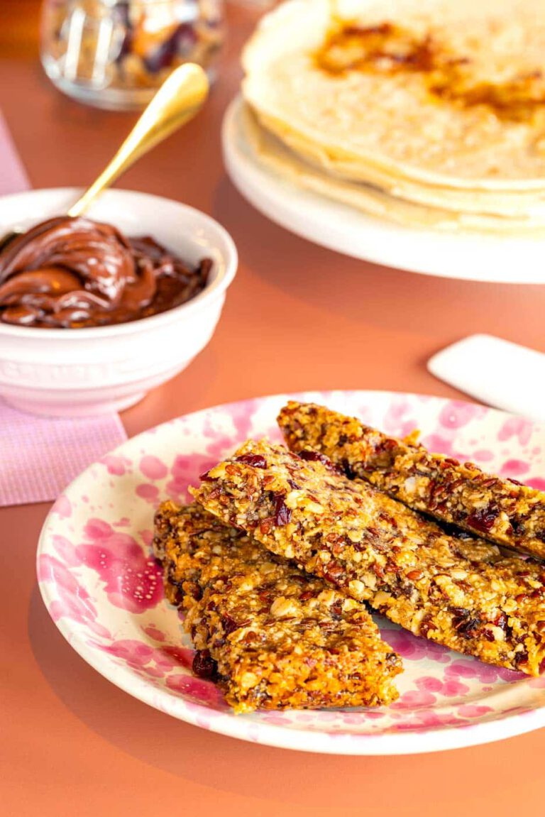 Healthy oatmeal breakfast bars