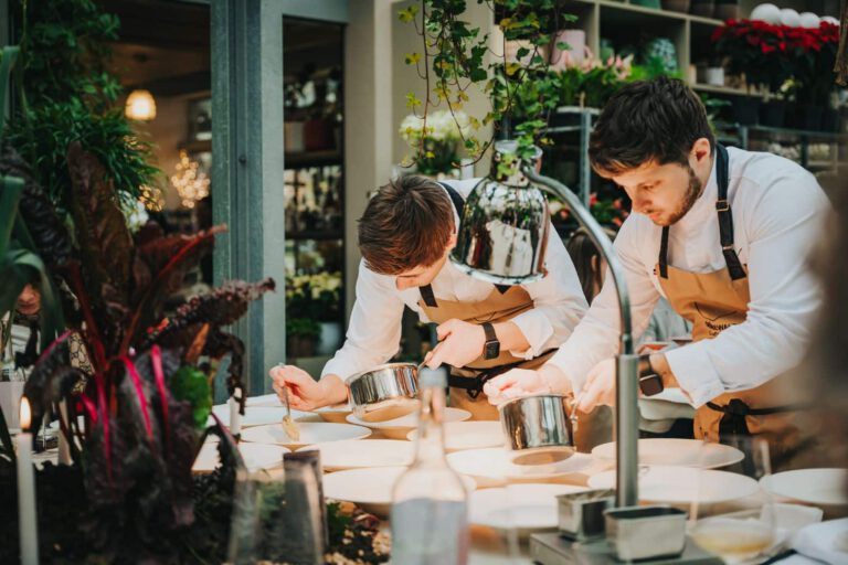 TURNING TABLES – FAUNA / FLORA