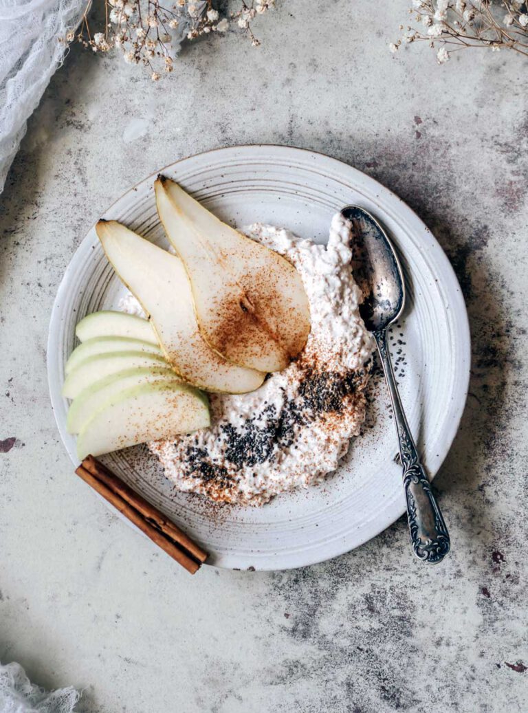 Porridge with apple, pear & cinnamon