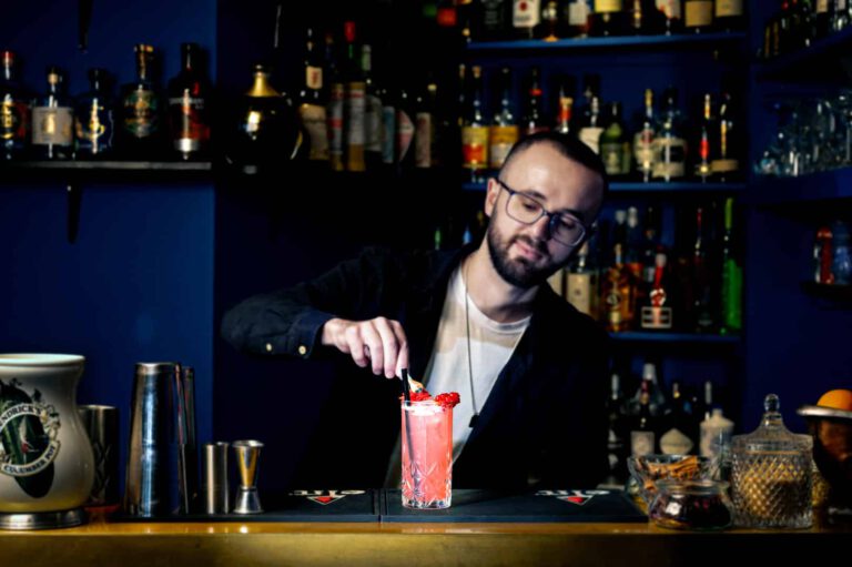 Lady Jane, Queen of Extravagance