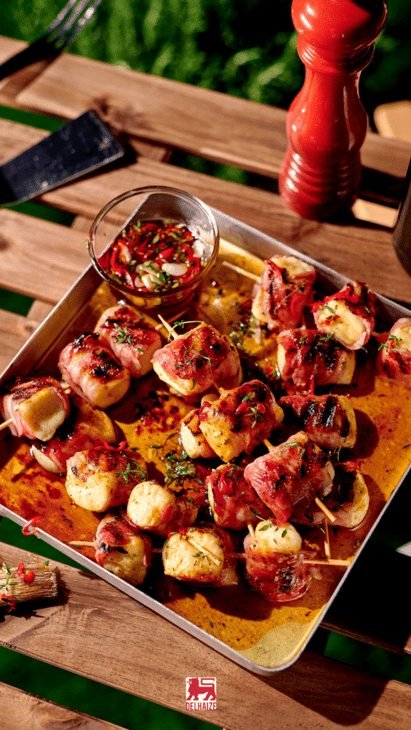 Berloumi-Spieße mit Speck, karamellisiert mit Ahornsirup