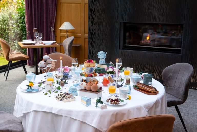 Alice im Winter-Wunderland: Ein magisches High Tea Erlebnis von KACHEN