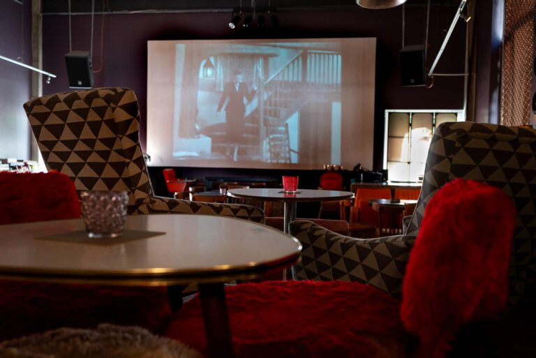 Cafe Portrait: Ancien Cinéma