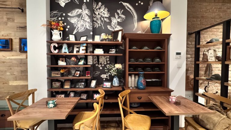 Coffee and crêpes : Café BORA