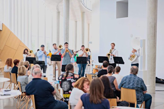 xr:d:DAE6SipjOrs:1943,j:29198078834,t:22062210 Beetroot Hummus