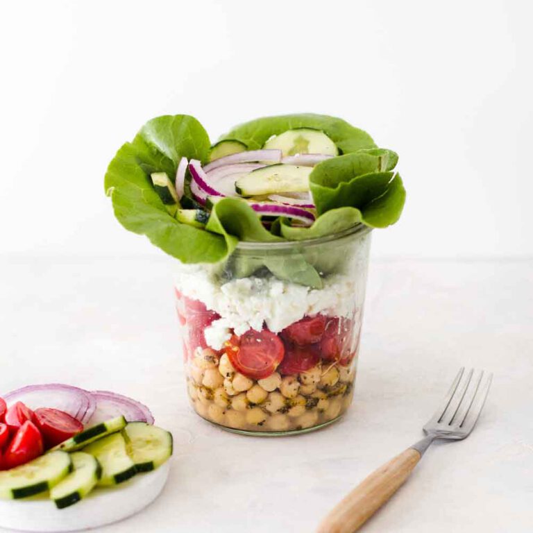 Kichererbsensalat im Glas nach griechischer Art