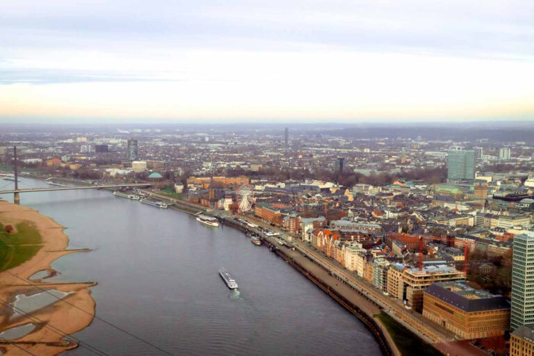 Düsseldorf – En train jusqu’au Rhin