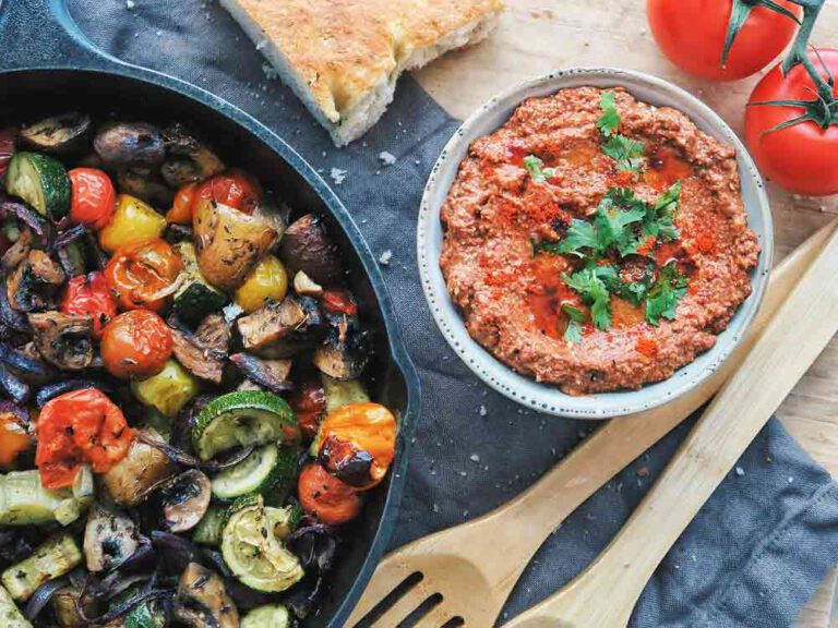 Muhammara dip & Geröstetes Gemüse aus dem Ofen nach südländischer Art