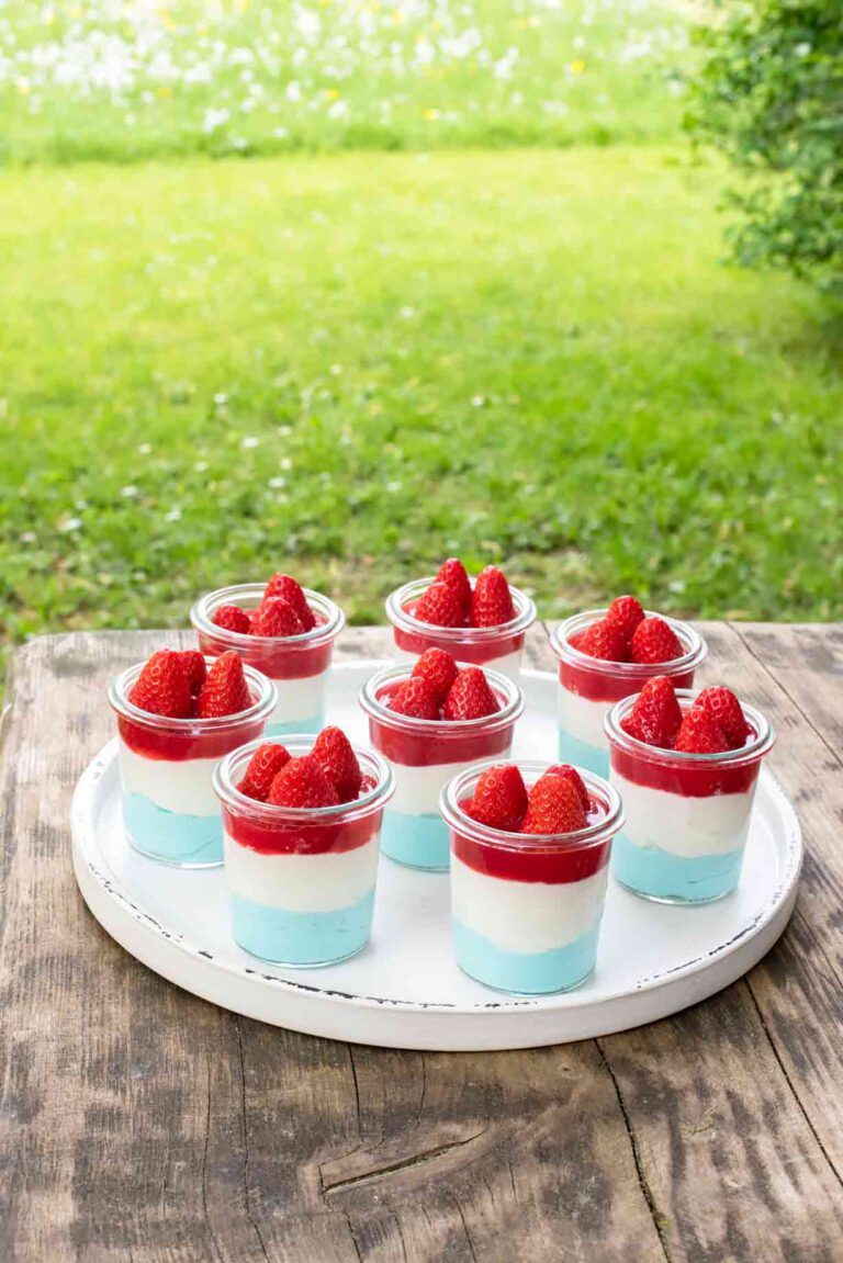 Mascarpone cream with berries