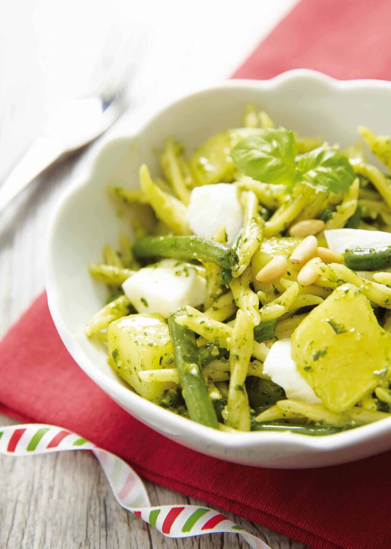 Trofie aux haricots verts, pommes de terre, pesto et mozzarella de buffle
