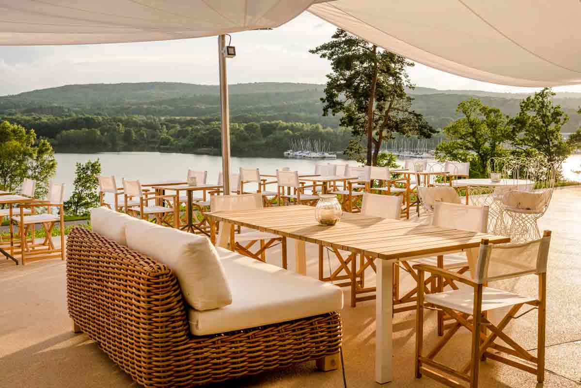 BIEN-ÊTRE EN FORÊT AVEC VUE SUR LE LAC