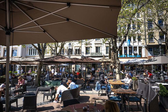 café de paris terrasse