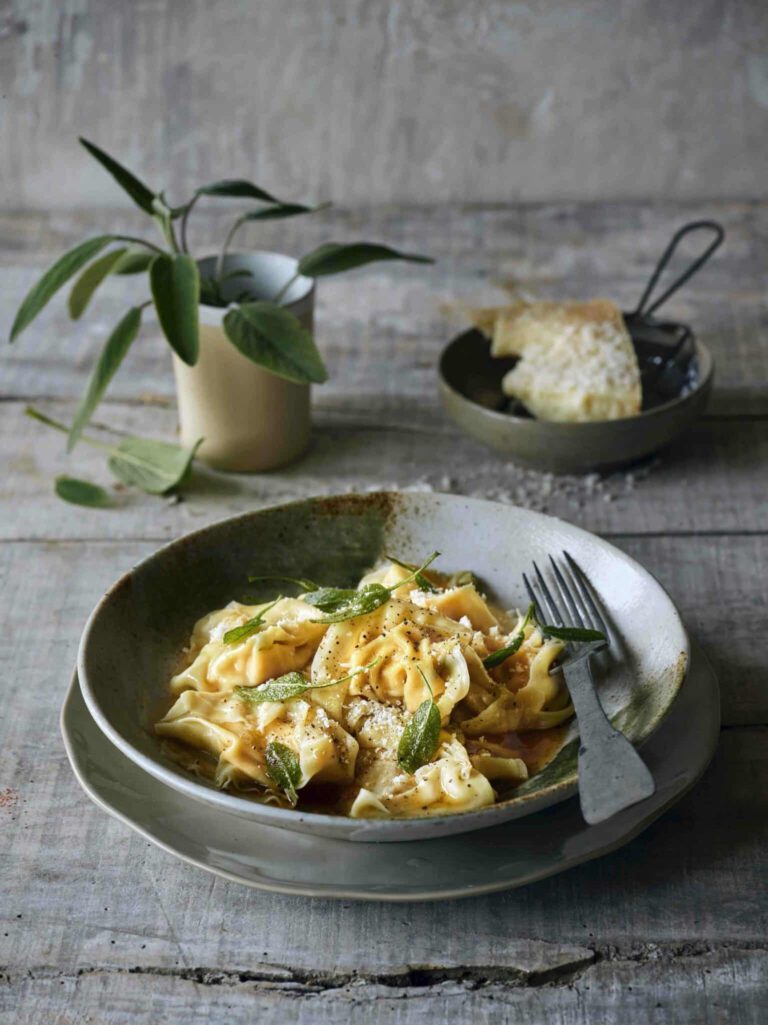 Butternusskürbis-Tortelloni mit Salbeibutter