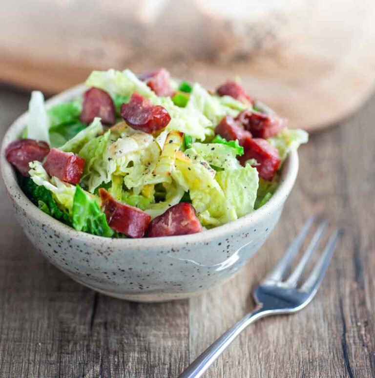 Sahne-Wirsing mit Mettwurst