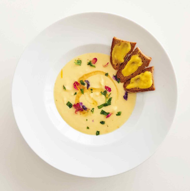 Selleriesuppe mit Walnussöl