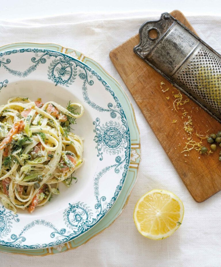 Cremige Nudeln mit Lachs und Spargel