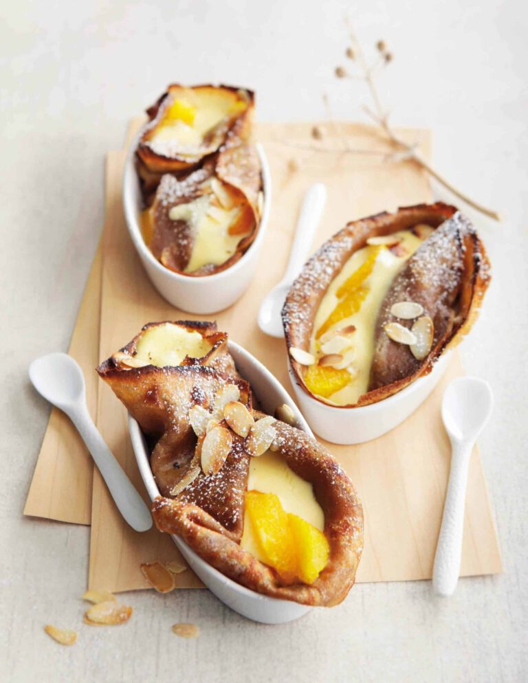Crêpes au café avec oranges, crème de mascarpone et amaretto