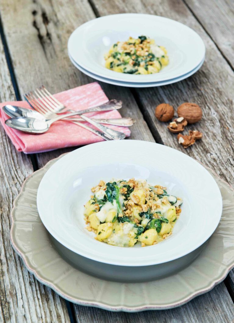 Gnocchi with gorgonzola, spinach and walnuts