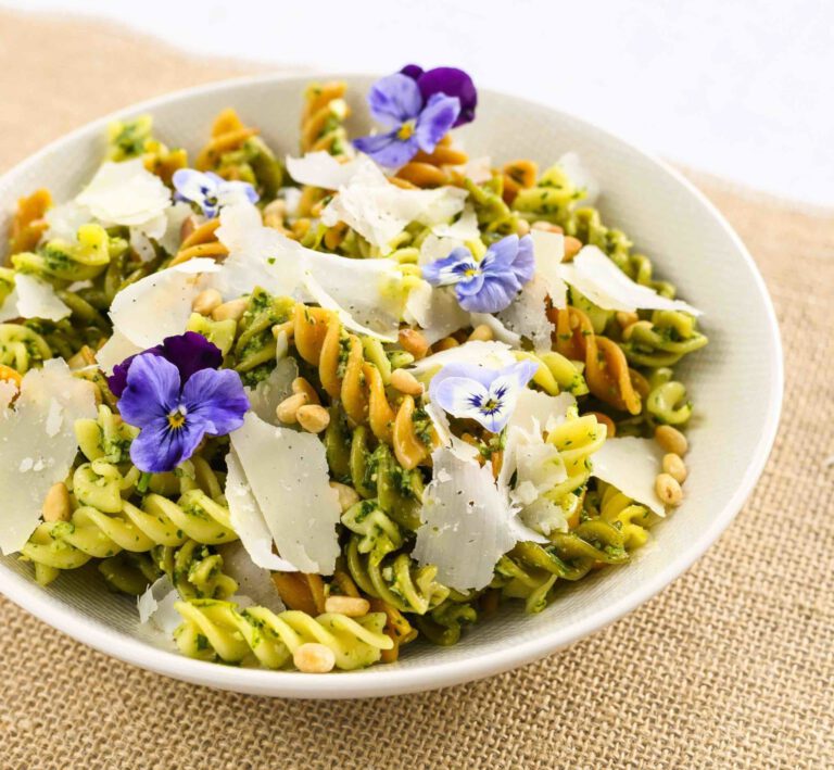 Salade de pâtes au pesto à l’ail des ours