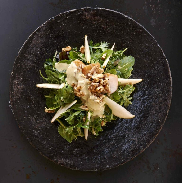Salade d’hiver aux poires et noix (végétarienne)