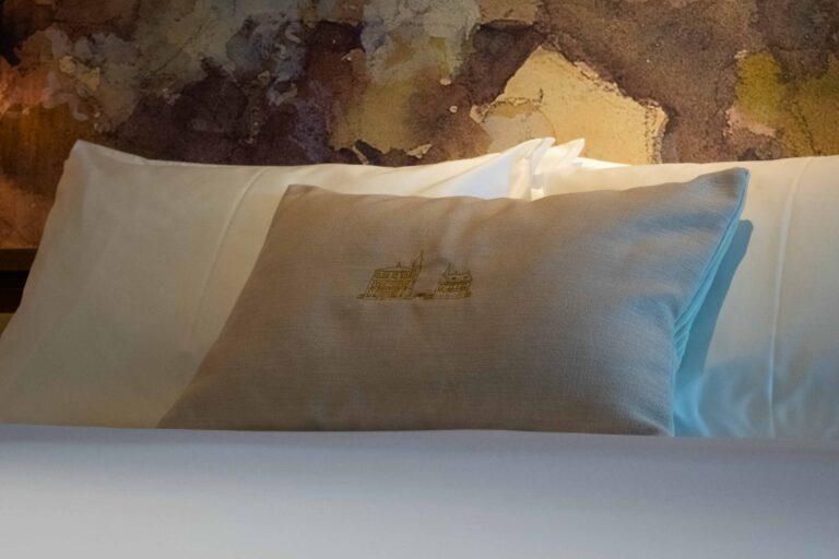 Kim de Dood a pris ses quartiers à la Villa Pétrusse