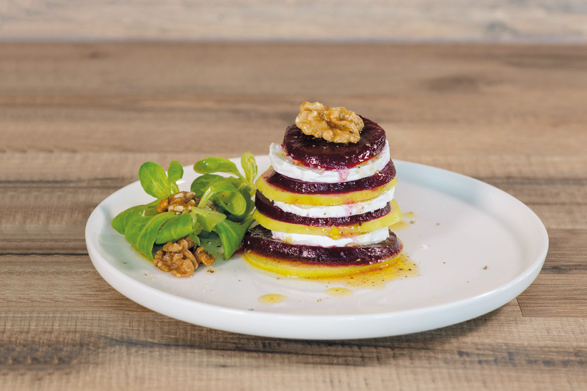 Millefeuille von Rote Bete, Apfel und Ziegenkäse