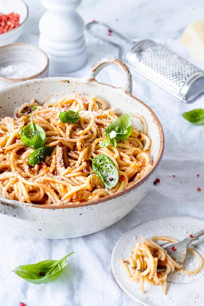 Spaghetti with Tomato Marinara Sauce
