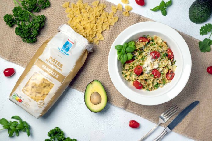 Creamy Farfalle with avocado and pine nuts