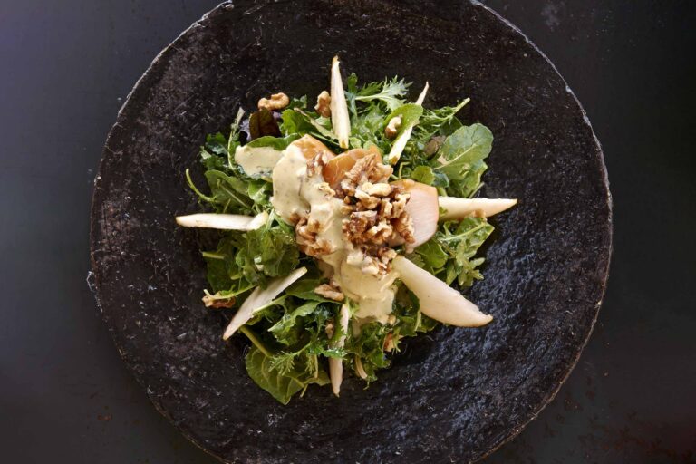 Fresh salad with pears and walnuts