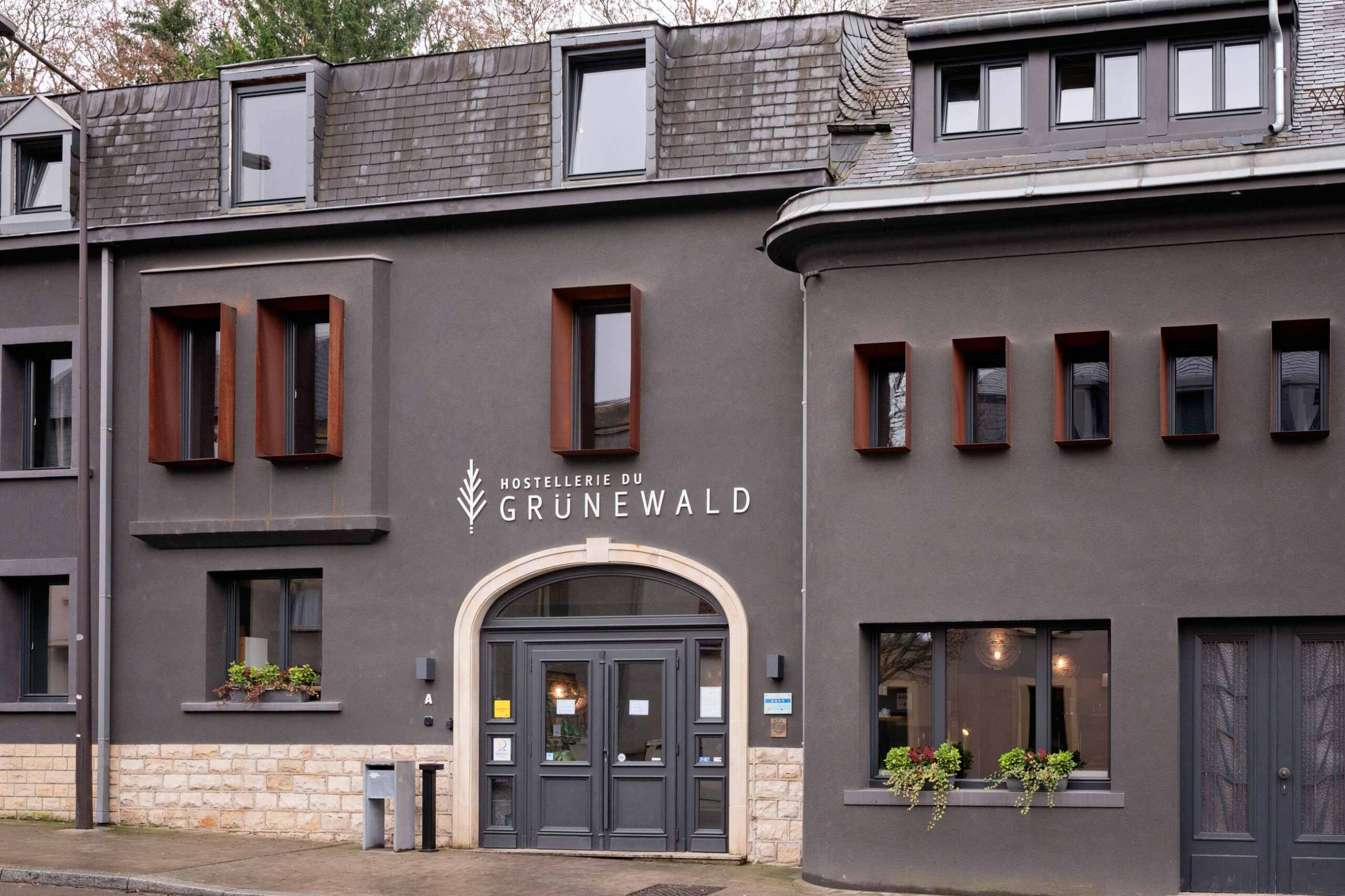 Hostellerie du Grünewald building facade.